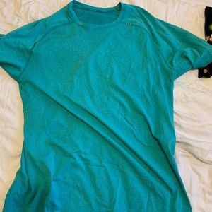 Lululemon metal vent shirt
